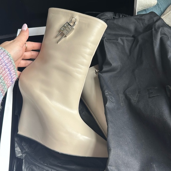 NEVER WORN Givenchy boots - Picture 1 of 5